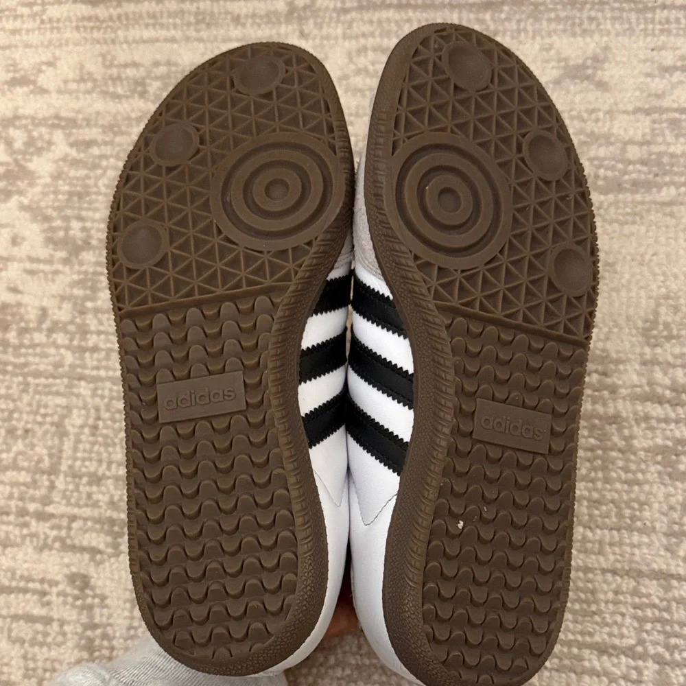 Women’s Adidas sambas - Picture 3 of 4